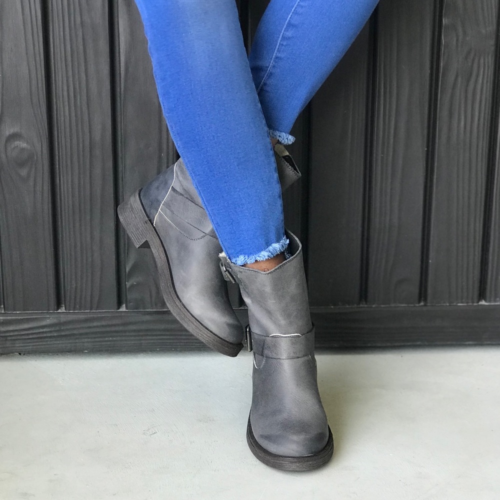 Crafted in Spain Stone Leather Lug Sole Moto Boots - Picture 3 of 6